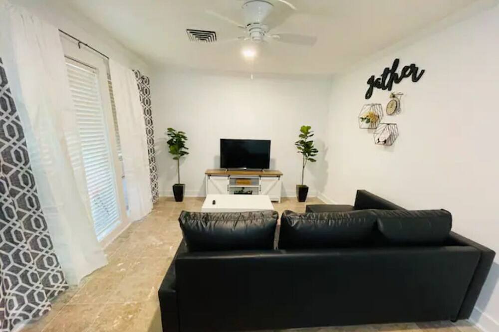 Photo of Livingroom in St. Simons Island