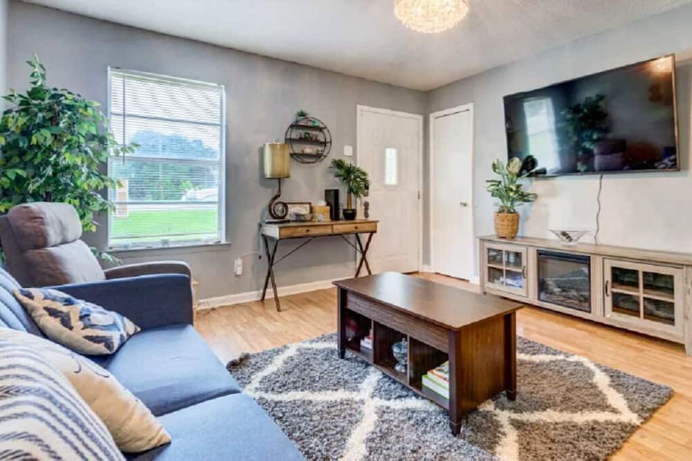 Photo of Livingroom in Theodore