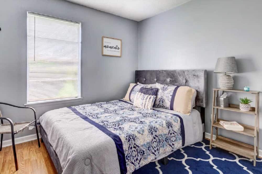 Photo of Bedroom in Theodore