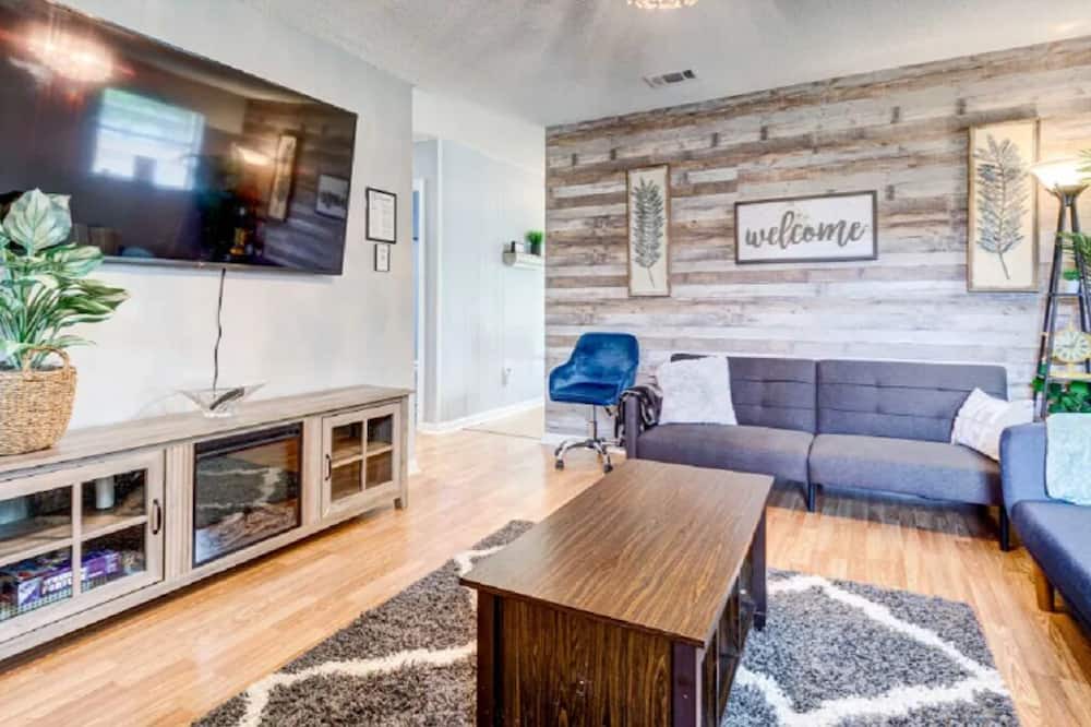 Photo of Livingroom in Theodore