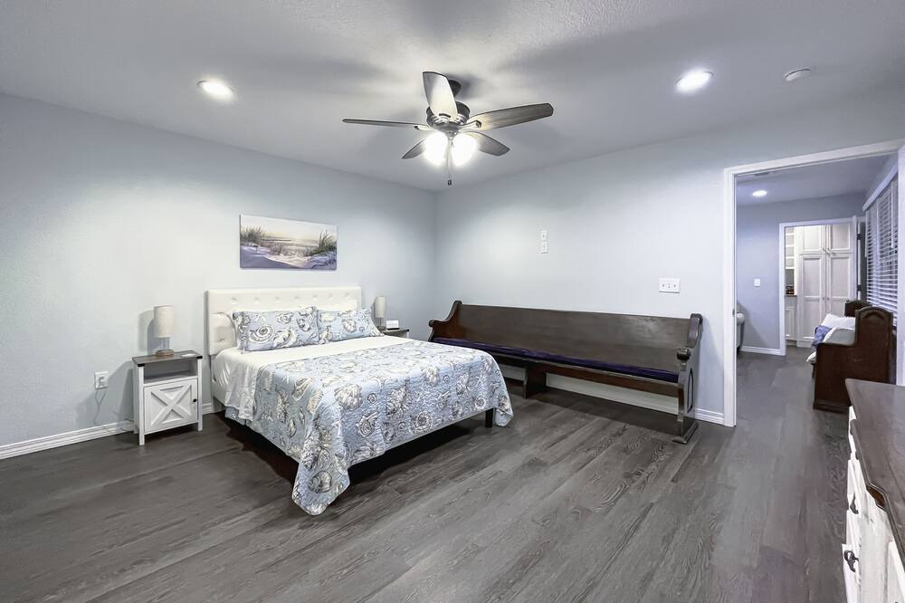 Photo of Bedroom in Long Beach