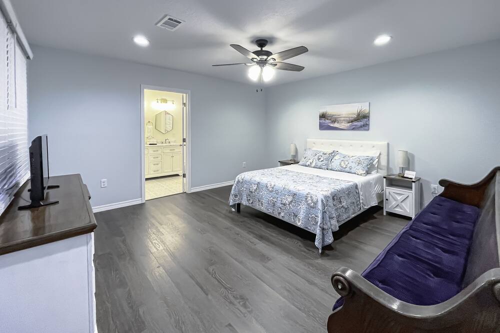 Photo of Bedroom in Long Beach