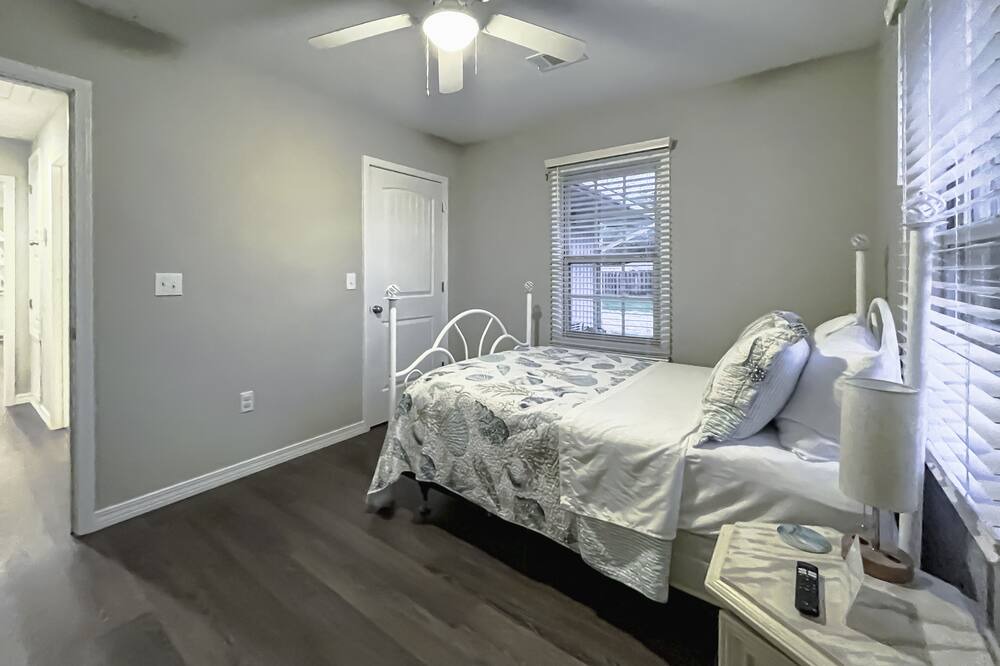 Photo of Bedroom in Long Beach