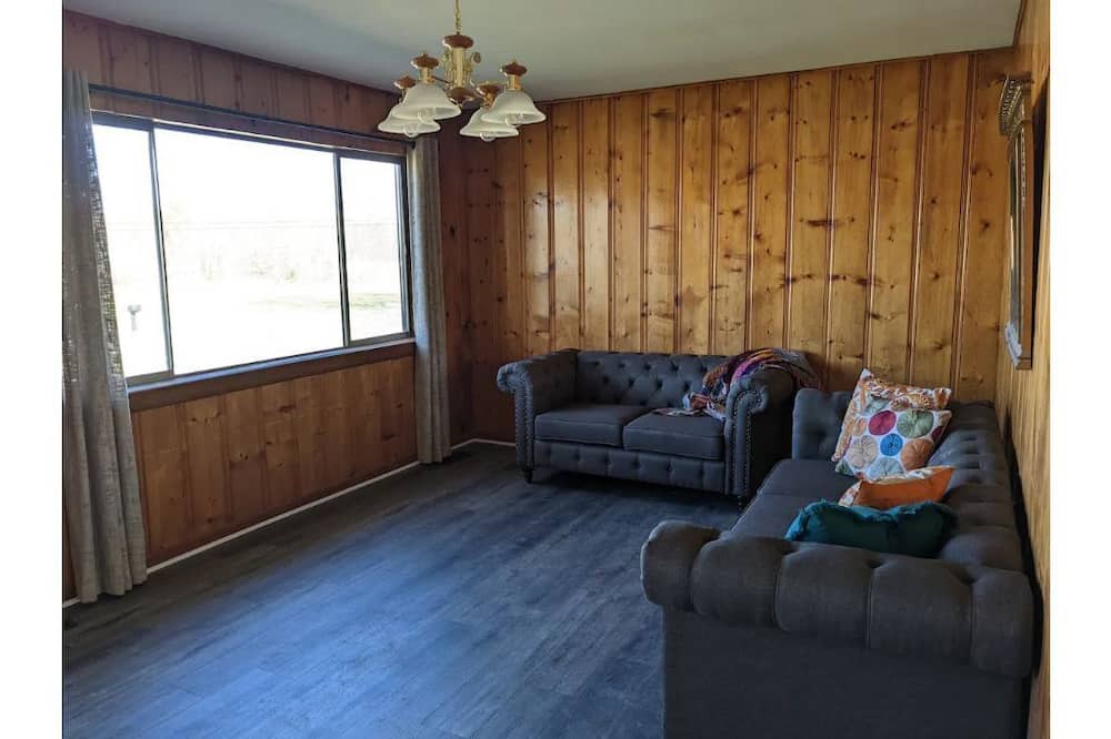 Photo of Livingroom in Laceys Spring
