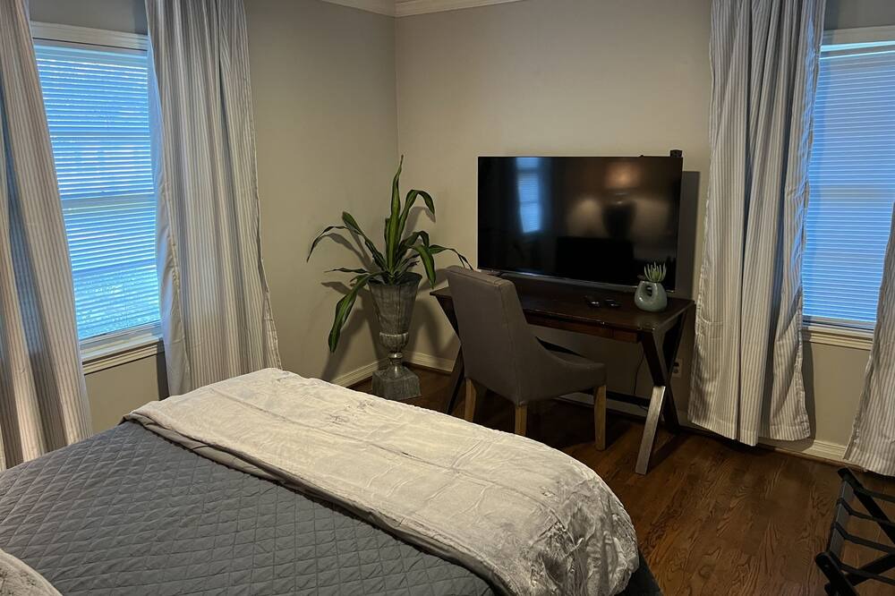 Photo of Bedroom in Crestline Heights