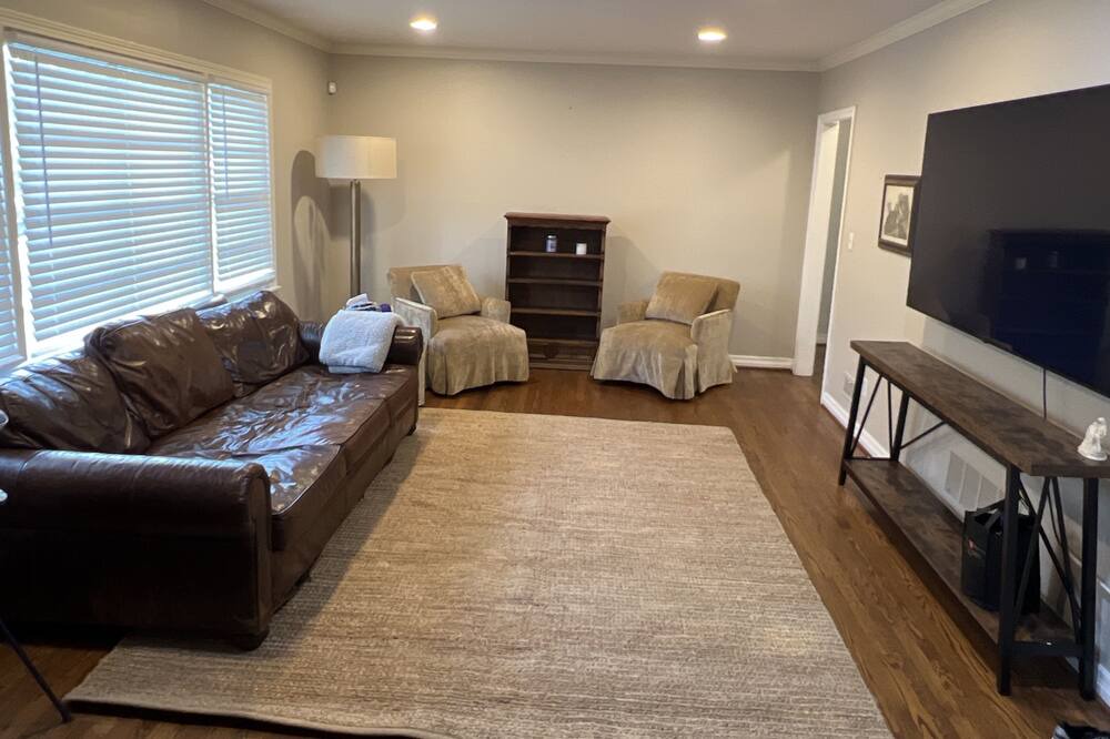 Photo of Livingroom in Crestline Heights