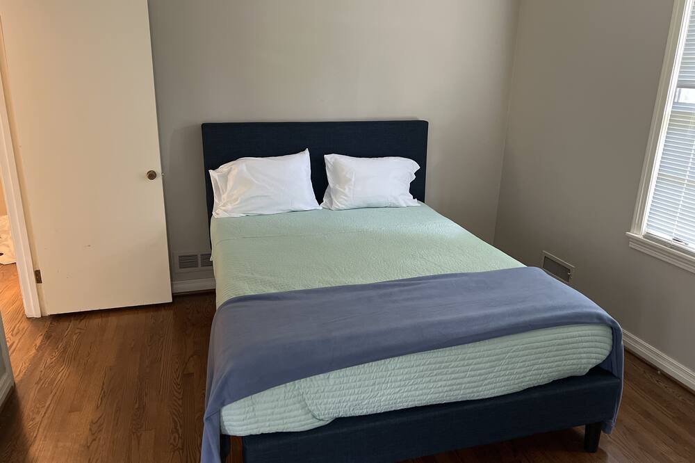 Photo of Bedroom in Crestline Heights