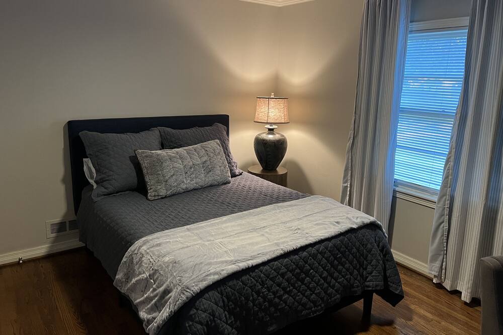 Photo of Bedroom in Crestline Heights