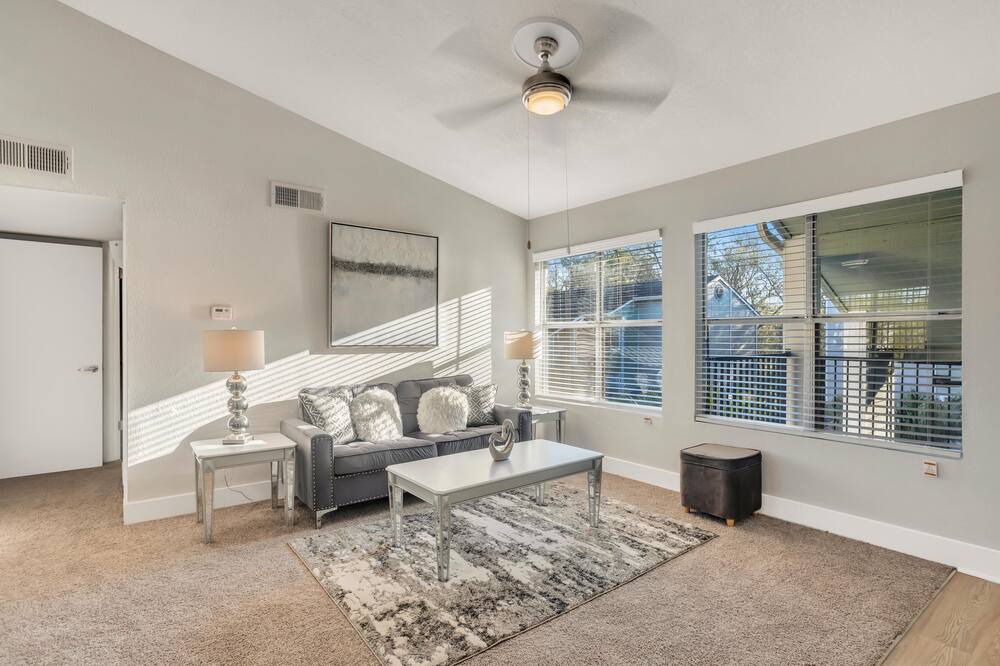 Photo of Livingroom in Arlington