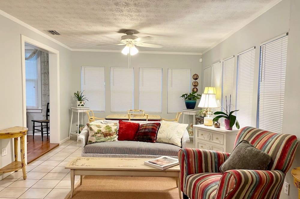 Photo of Livingroom in MacClenny