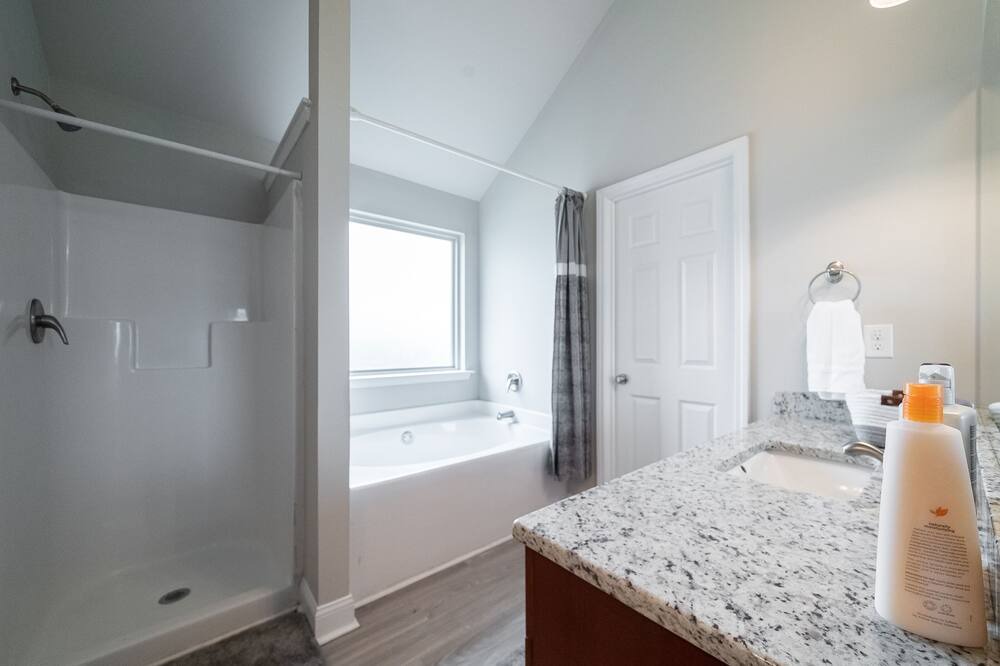 Photo of Bathroom in Morrow