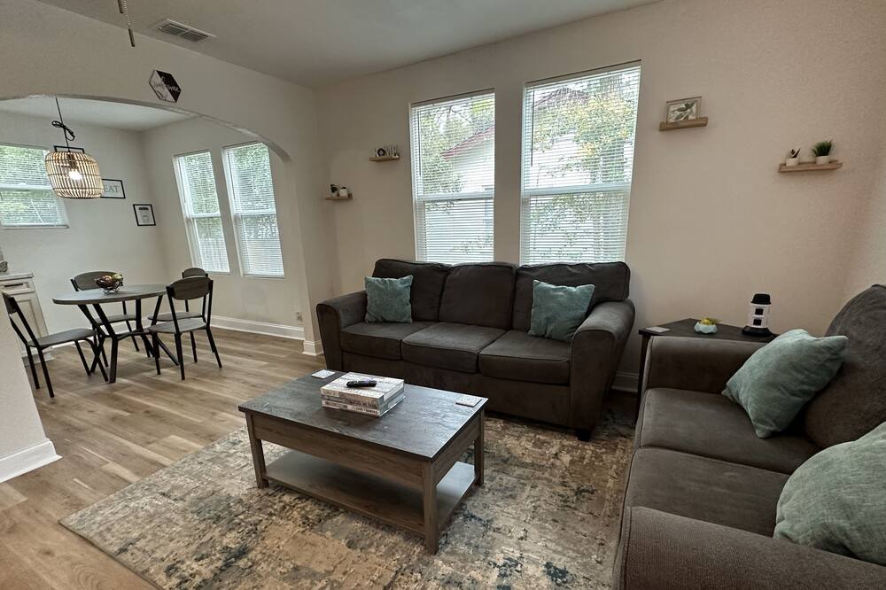 Photo of Livingroom in Jacksonville