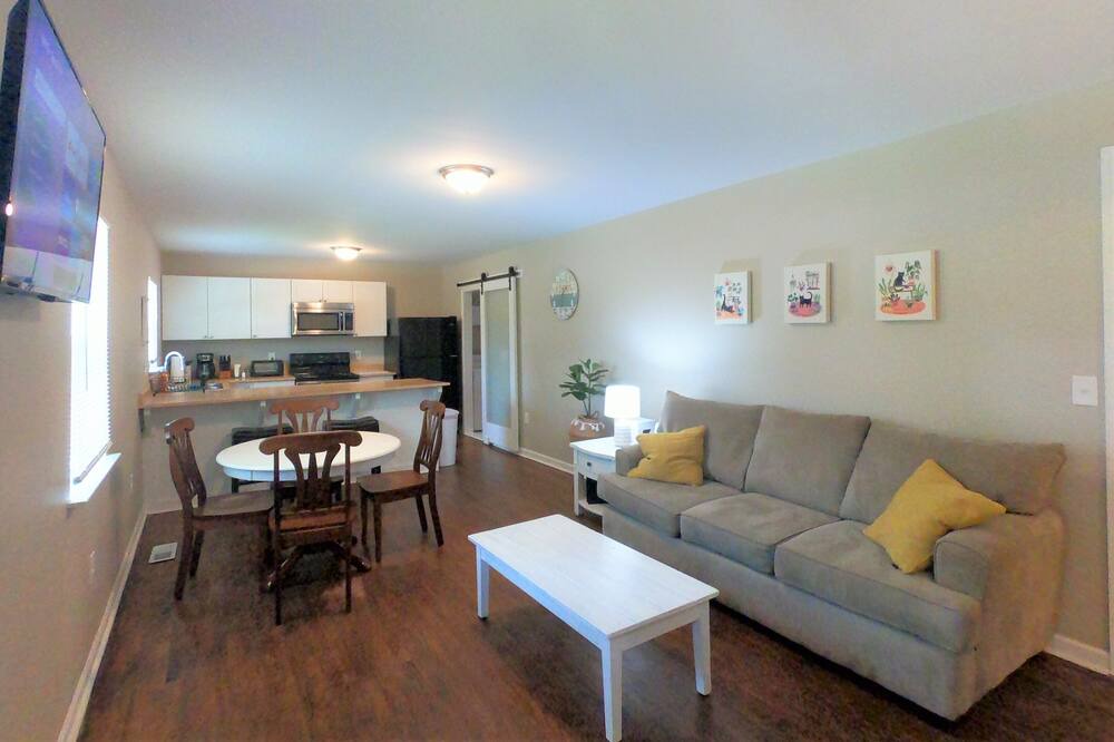 Photo of Livingroom in Crestline Heights