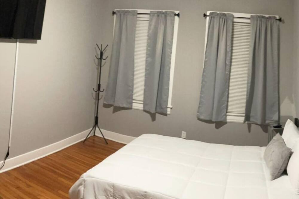 Photo of Bedroom in Crestline Heights