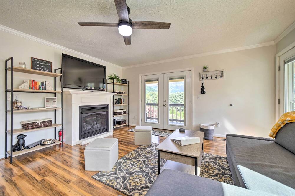 Photo of Livingroom in Maggie Valley