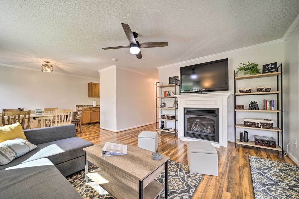 Photo of Livingroom in Maggie Valley