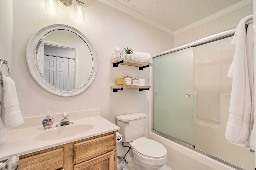 Photo of Bathroom in Maggie Valley
