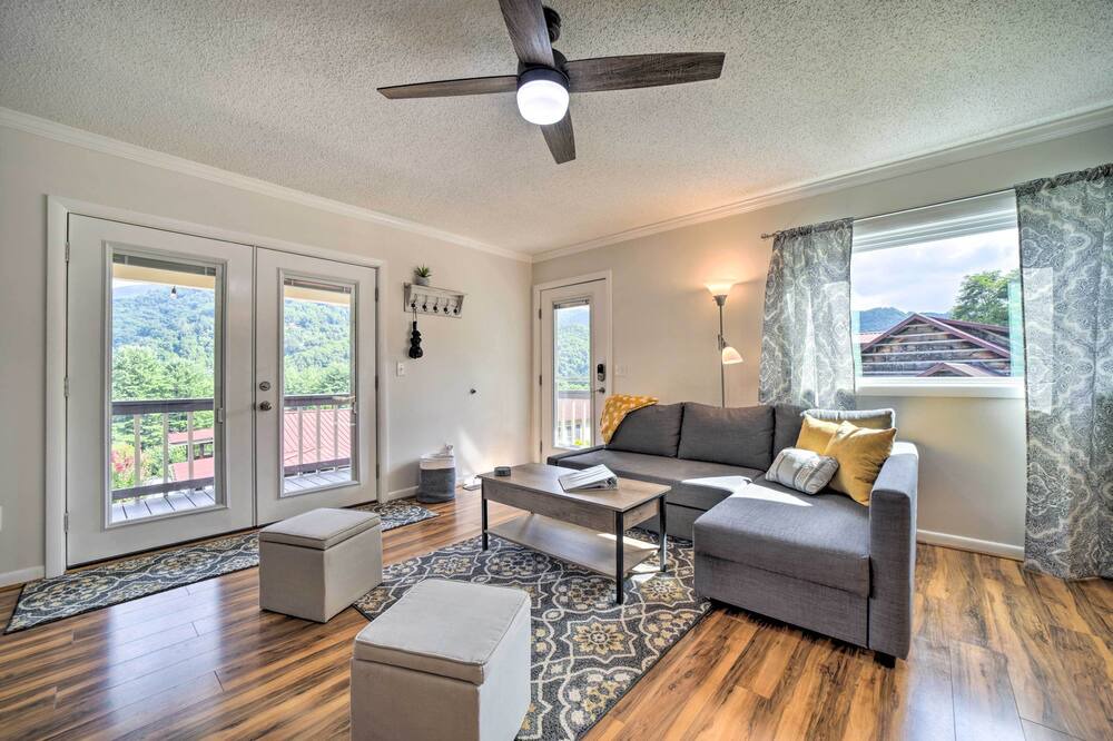 Photo of Livingroom in Maggie Valley