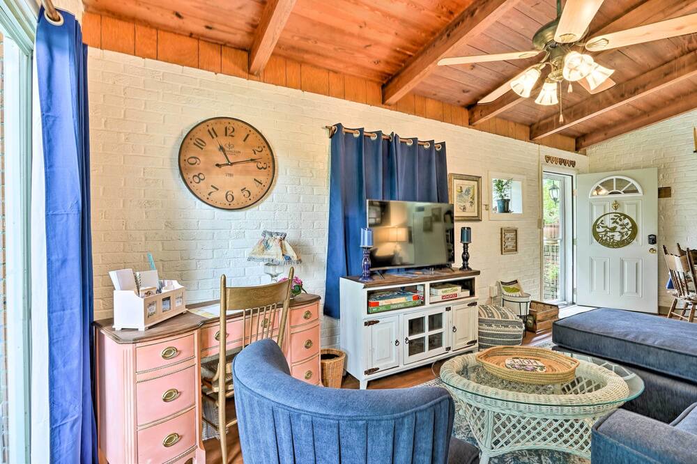 Photo of Livingroom in Summerville Historic District
