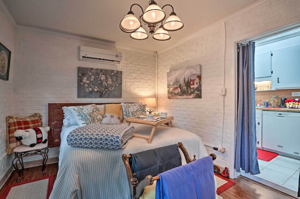 Photo of Bedroom in Summerville Historic District