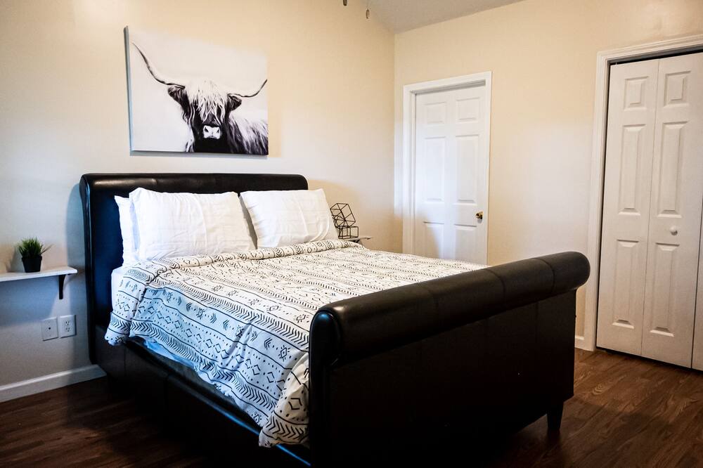 Photo of Bedroom in Centerville