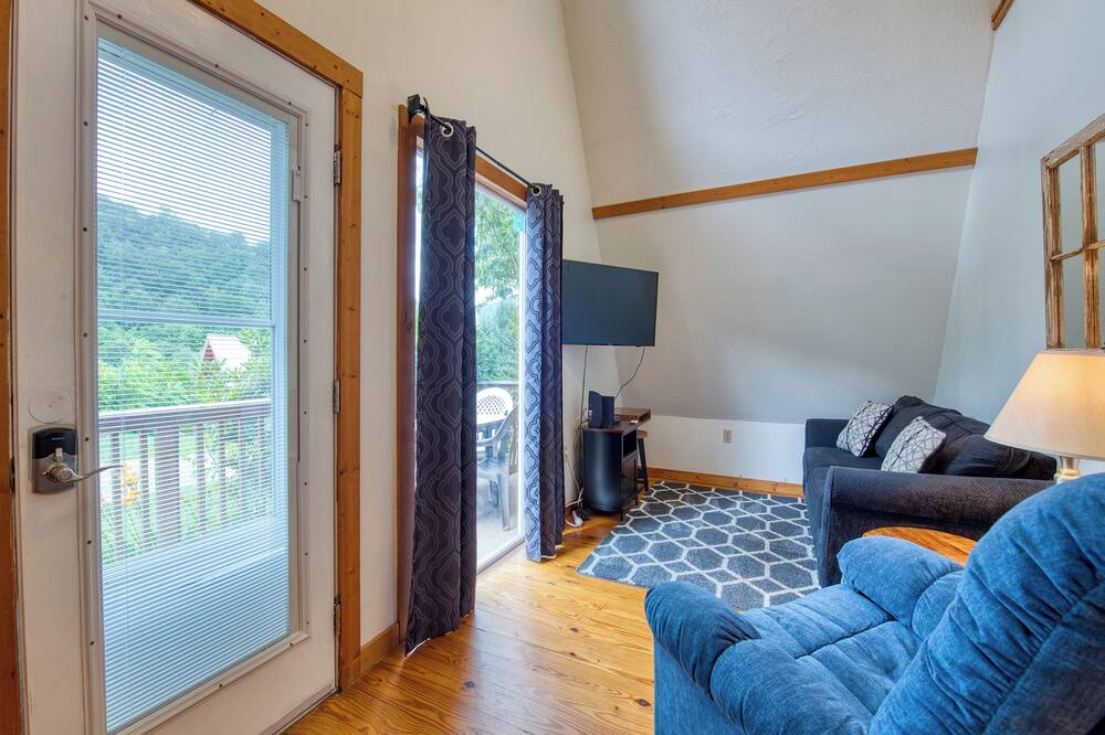 Photo of Livingroom in Maggie Valley