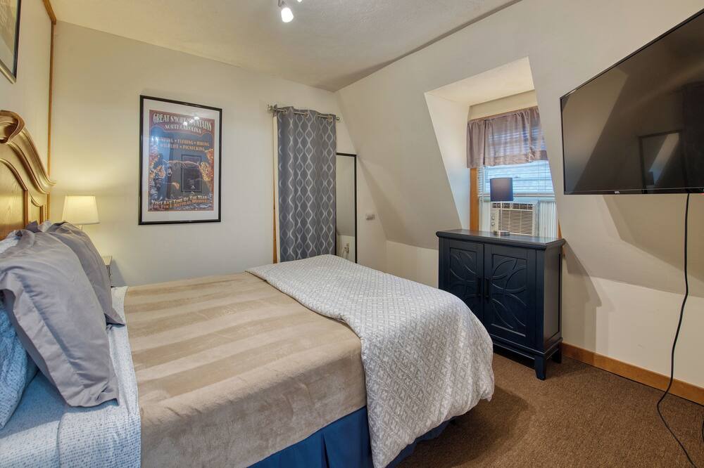 Photo of Bedroom in Maggie Valley