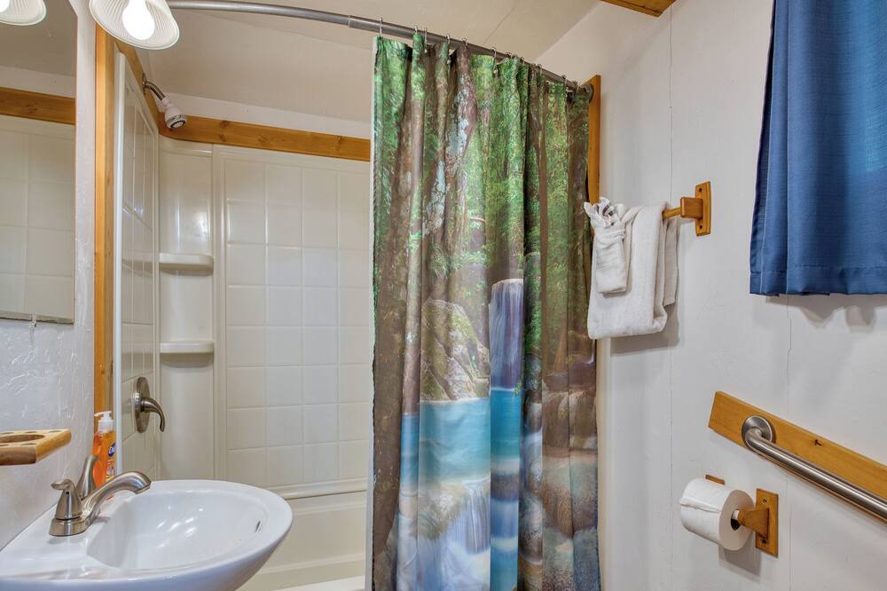 Photo of Bathroom in Maggie Valley