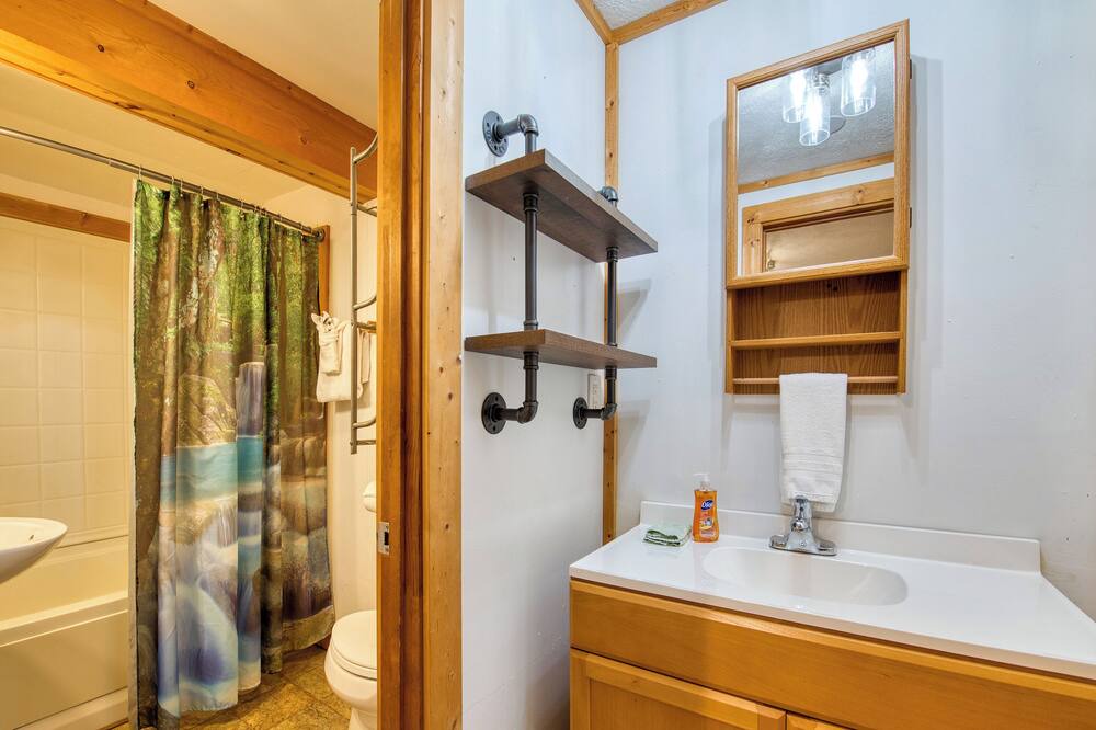 Photo of Bathroom in Maggie Valley