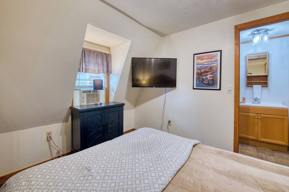 Photo of Bedroom in Maggie Valley