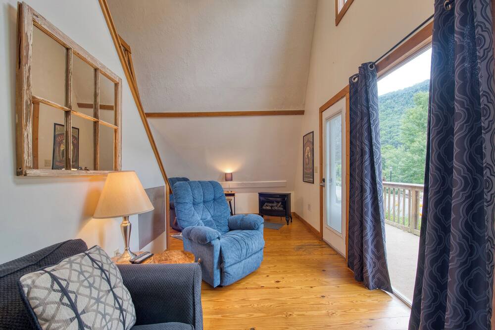 Photo of Livingroom in Maggie Valley