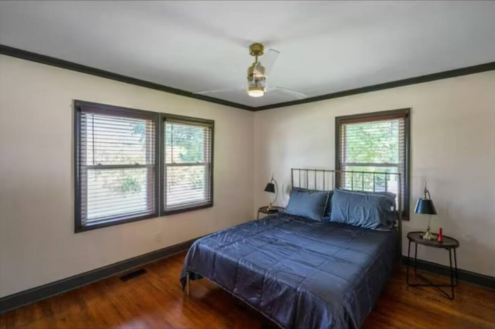 Photo of Bedroom in Belmont Historic District