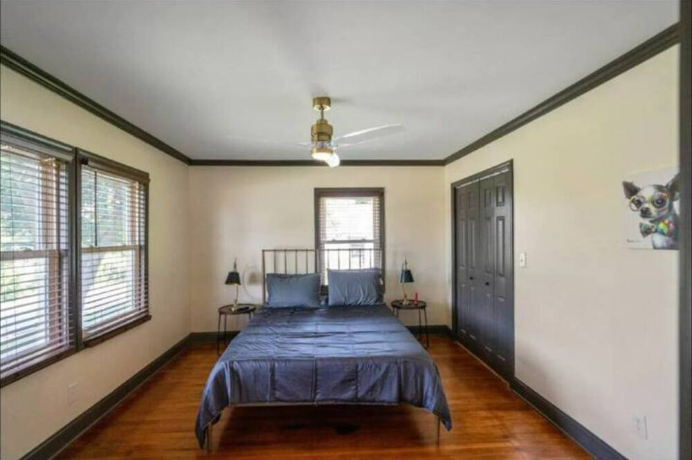 Photo of Bedroom in Belmont Historic District