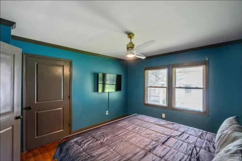 Photo of Bedroom in Belmont Historic District