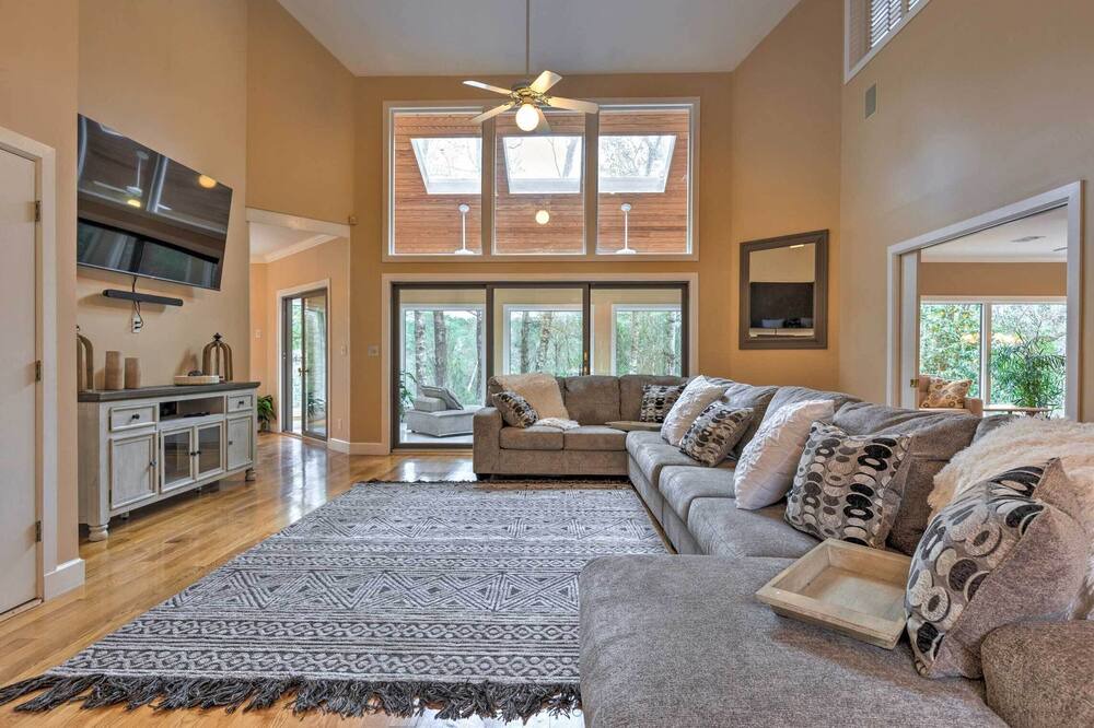 Photo of Livingroom in Daphne