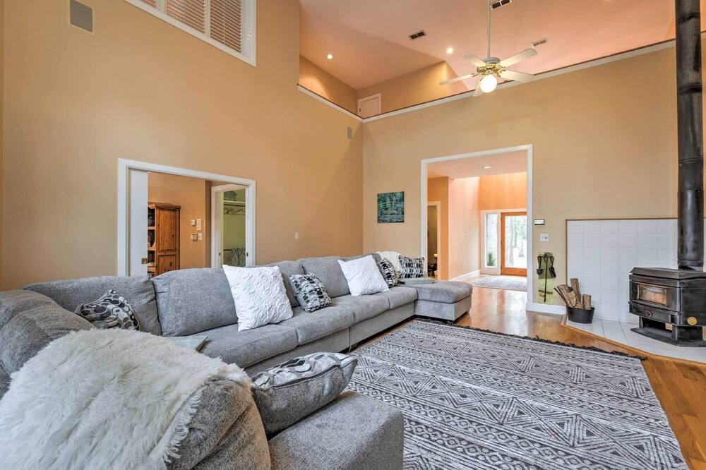 Photo of Livingroom in Daphne