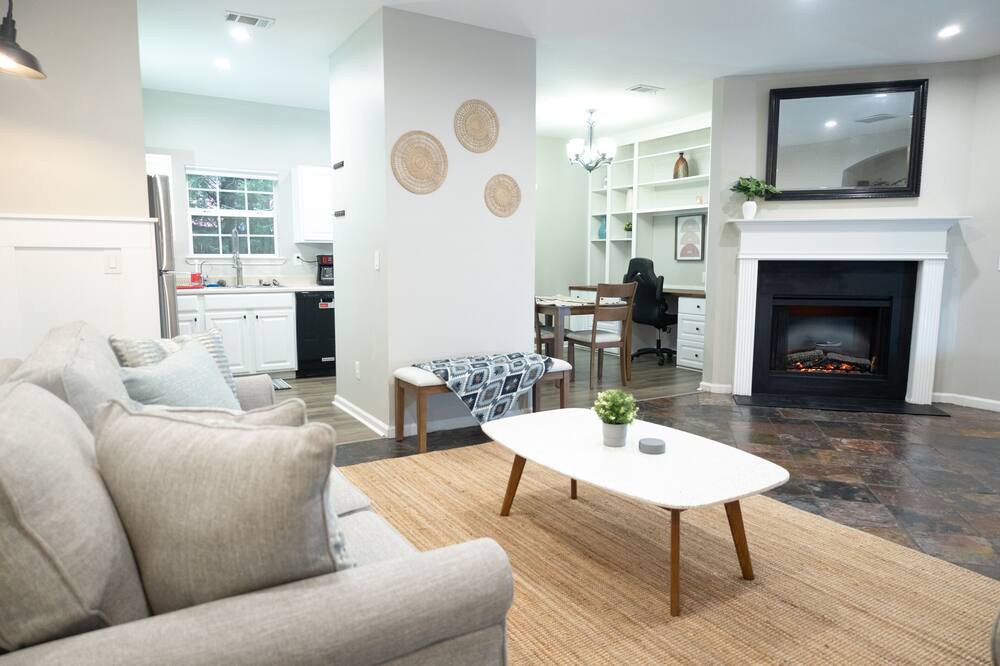 Photo of Livingroom in Town Center