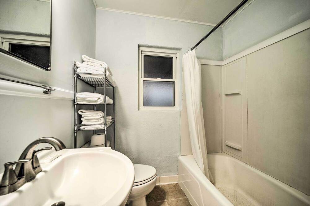 Photo of Bathroom in Maggie Valley