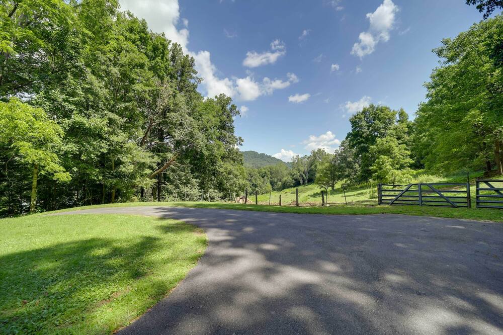 Photo of Others in Maggie Valley