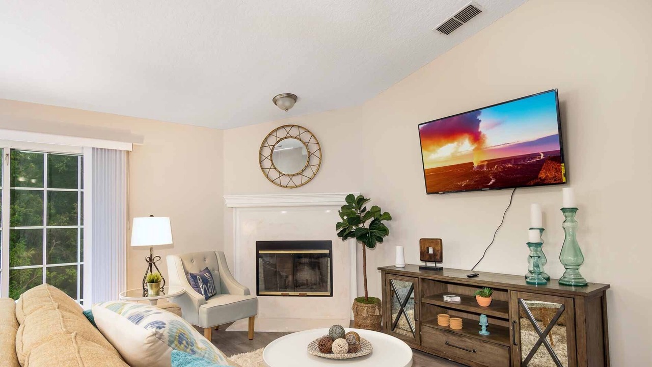 Photo of Livingroom in East Arlington
