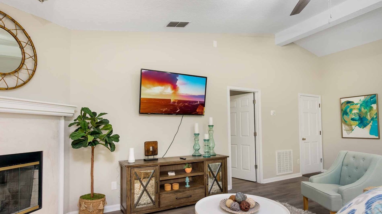 Photo of Livingroom in East Arlington