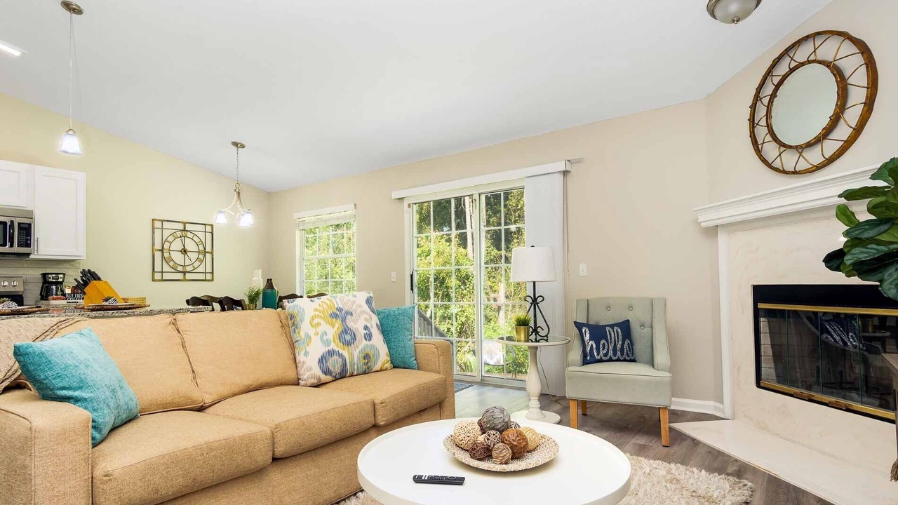 Photo of Livingroom in East Arlington
