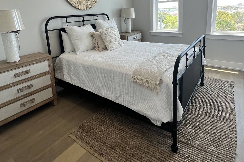 Photo of Bedroom in Laguna Beach