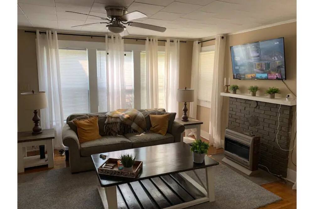Photo of Livingroom in Crestline Heights
