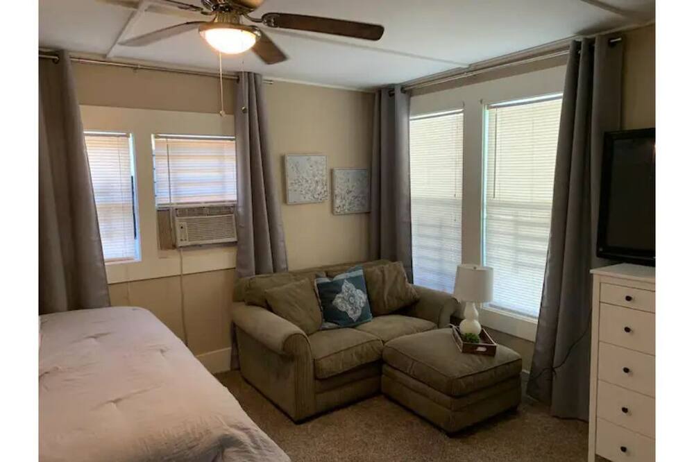 Photo of Bedroom in Crestline Heights