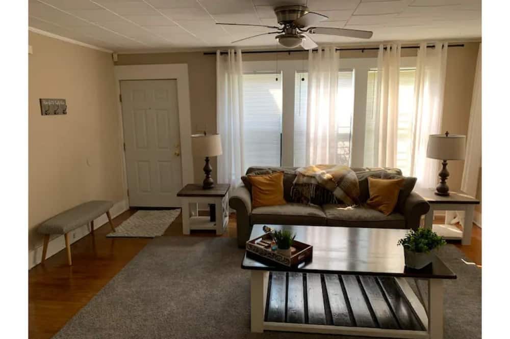 Photo of Livingroom in Crestline Heights