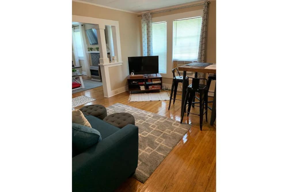 Photo of Livingroom in Crestline Heights