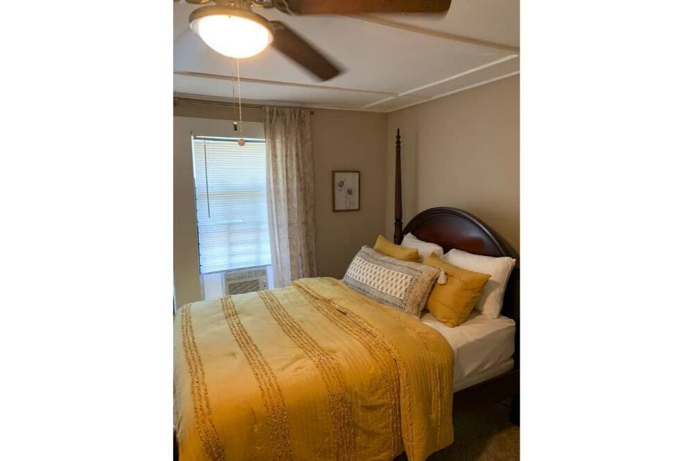 Photo of Bedroom in Crestline Heights