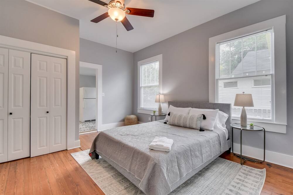 Photo of Bedroom in Midtown
