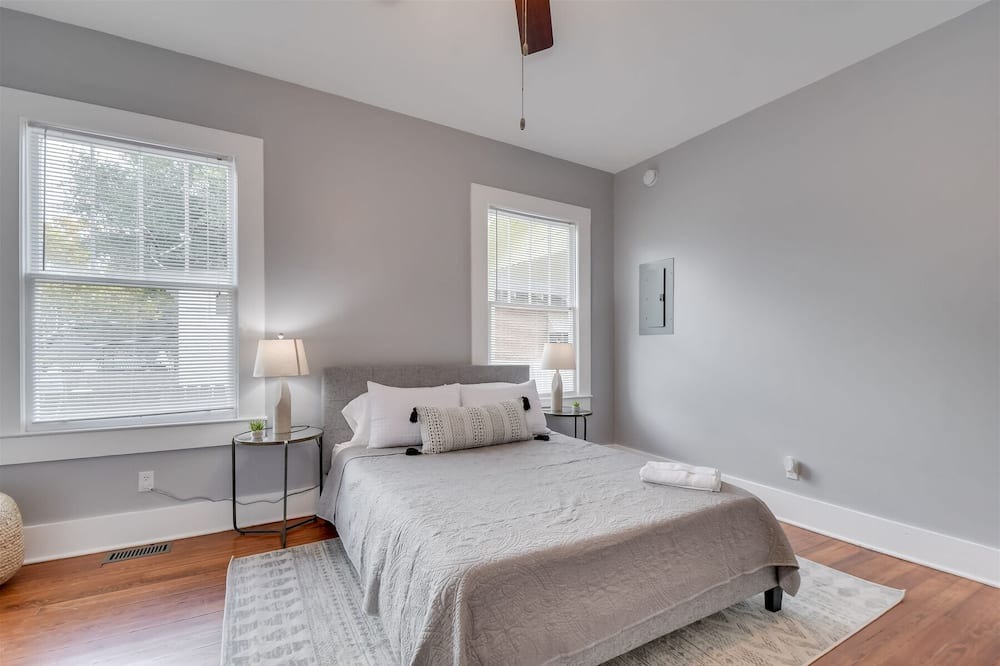 Photo of Bedroom in Midtown